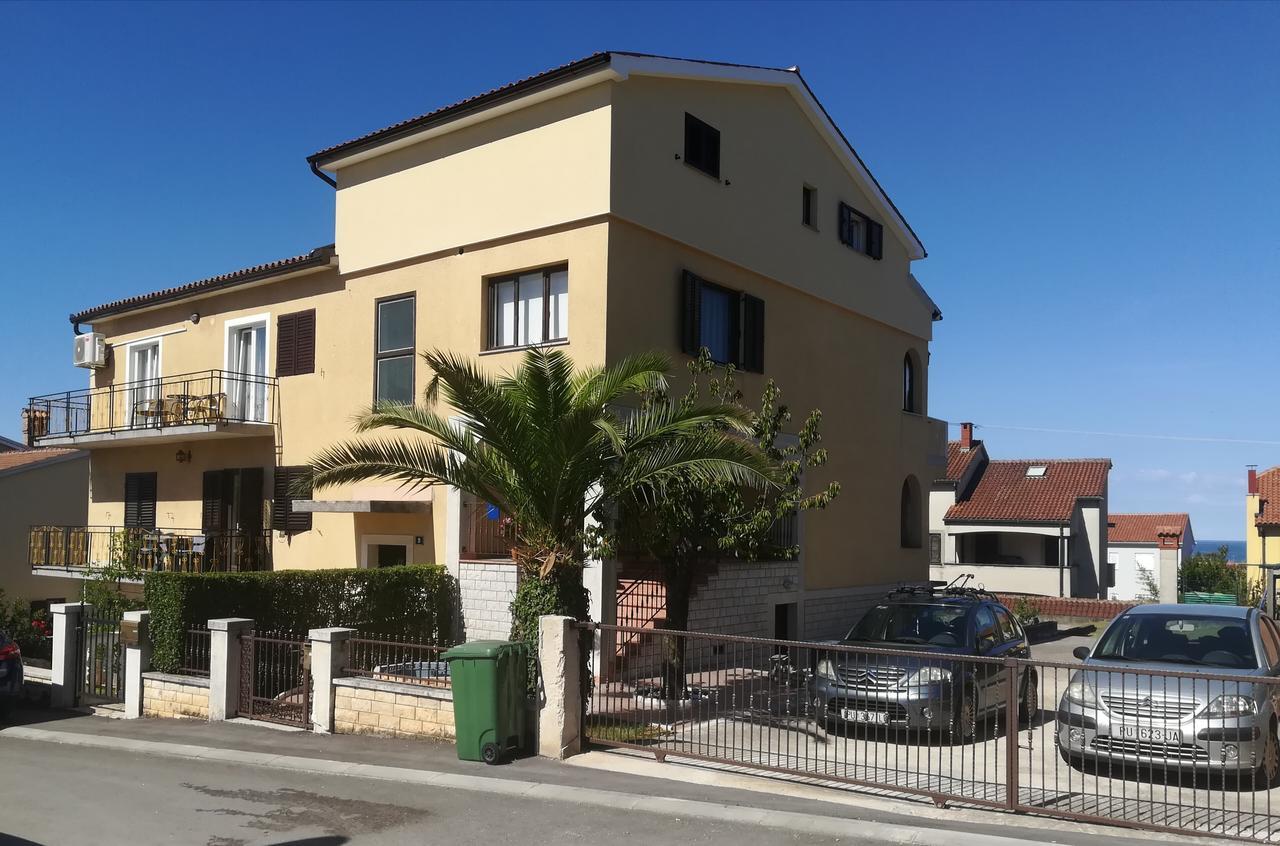 Valki Apartment Пореч Екстериор снимка